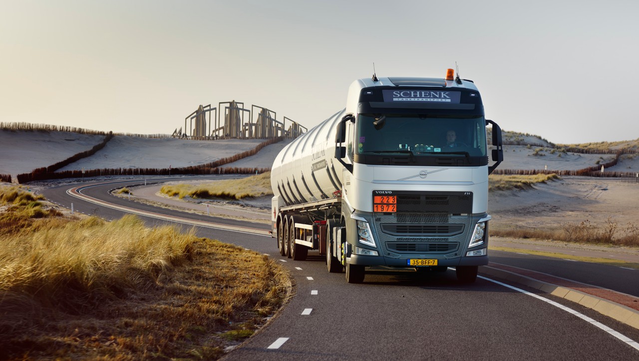 „Schenk Tanktransport“ sunkvežimis „Volvo FH“.